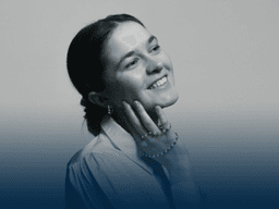 „Bóg jest romantykiem” – anMari o muzyce