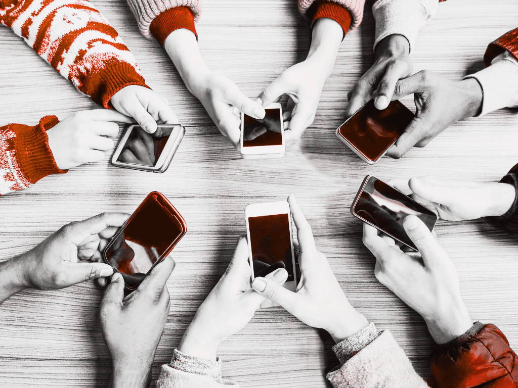 Smartfon niszczy mózg nastolatka? Emocje, ryzyko i wpływ mediów społecznościowych