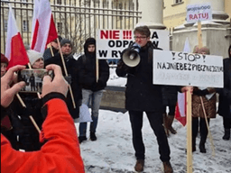 Pikieta przed urzędem wojewody przeciw składowisku w Kałuszynie