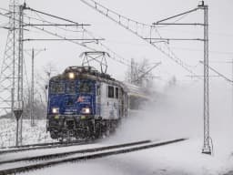 Opóźniony pociąg – jakie prawa ma pasażer kolei i co zrobić krok po kroku?