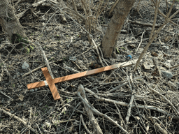 Wandalizm czy warunki pogodowe? Przewrócone krzyże na Kopcu Powstania Warszawskiego