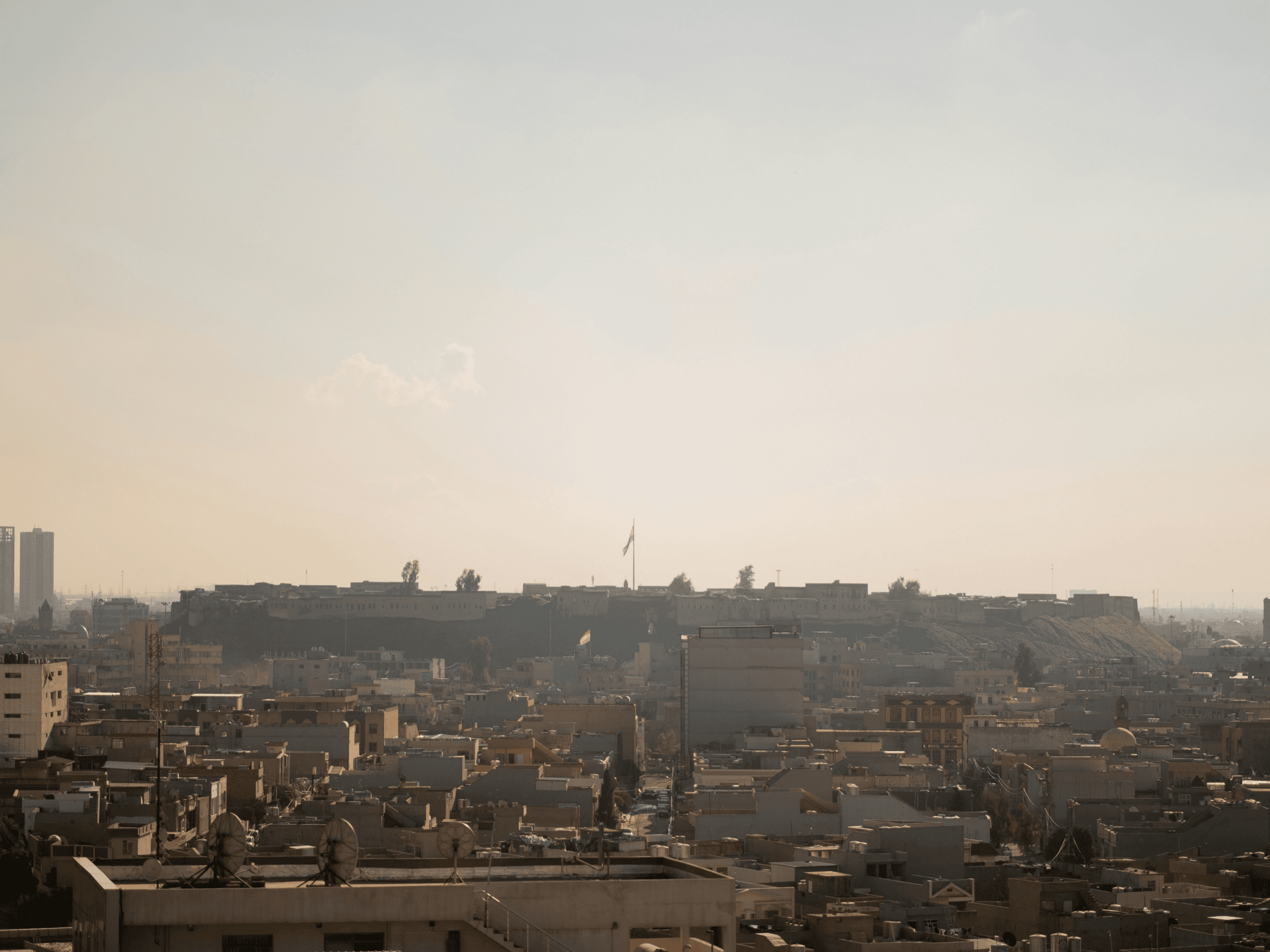 Atak drona na chrześcijański kompleks w Iraku. Uszkodzona kaplica w Ankawie