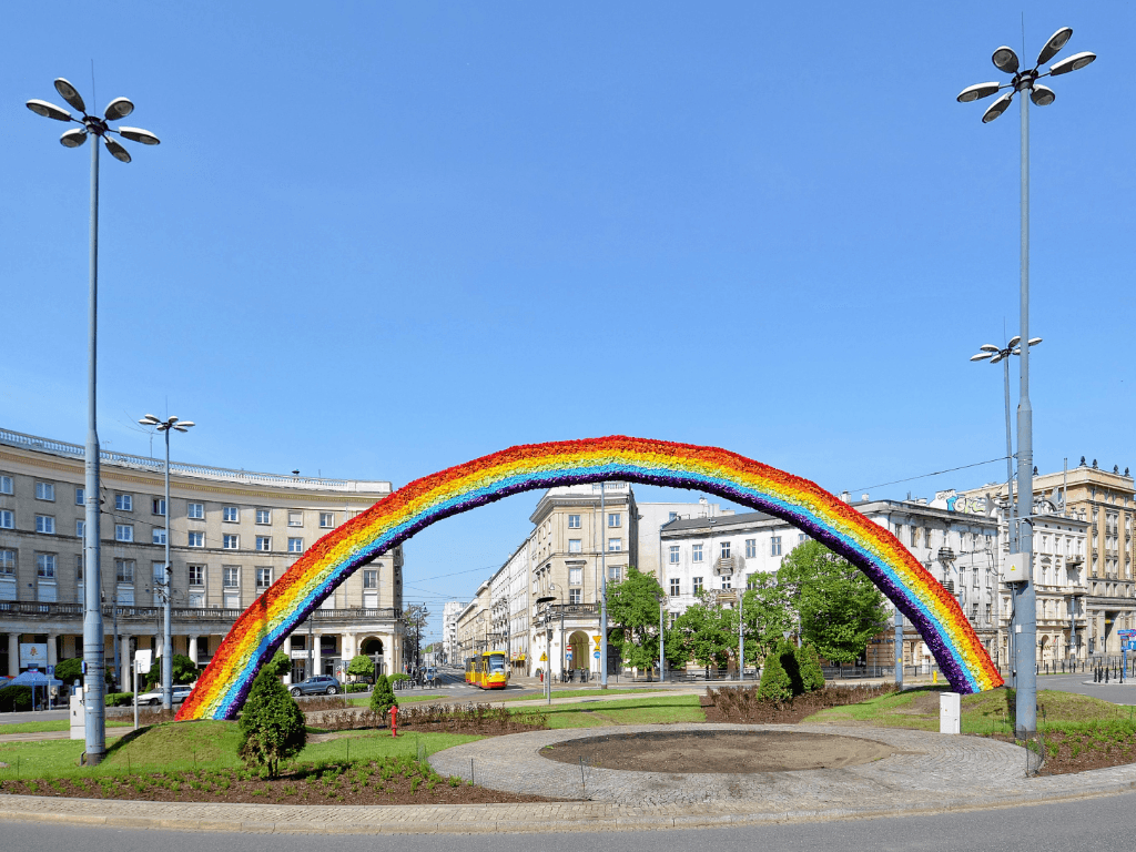Powrót tęczy na plac Zbawiciela. Politycy komentują decyzję mieszkańców