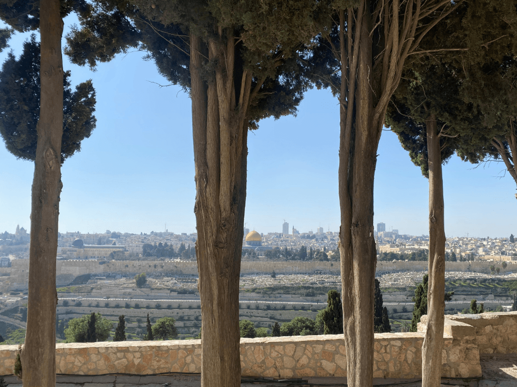 Odłamek pocisku przy Bazylice Grobu Bożego. Niepewność przed Wielkim Tygodniem w Jerozolimie