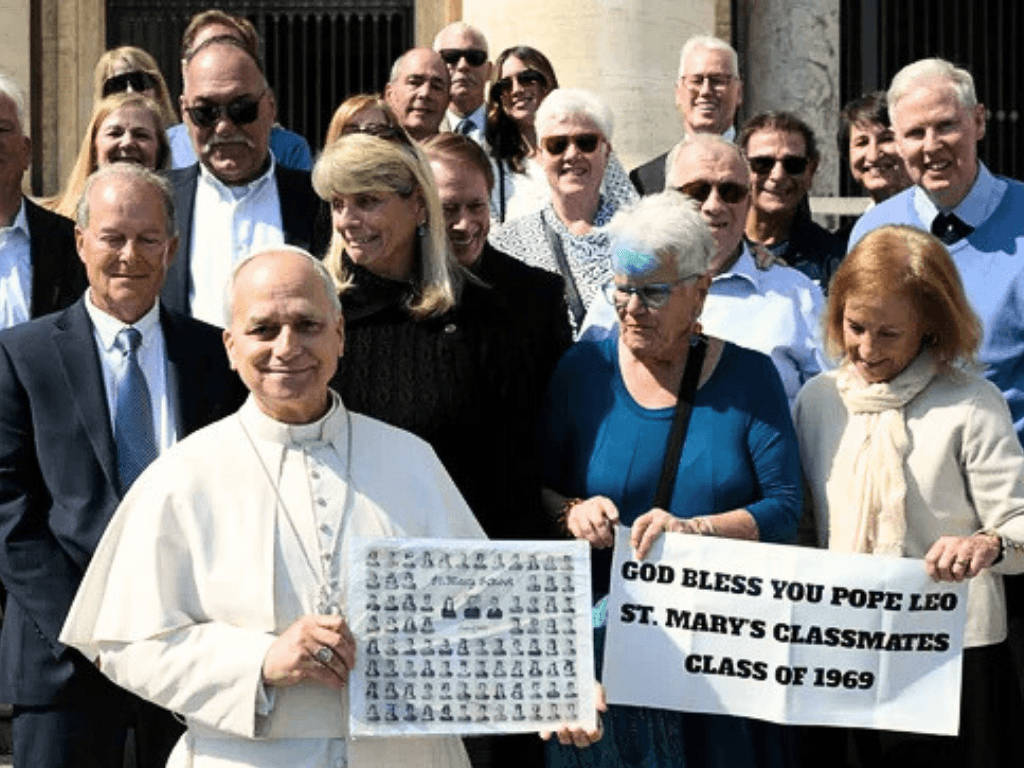 Spotkanie po latach. Koledzy z klasy odwiedzili papieża Leona XIV