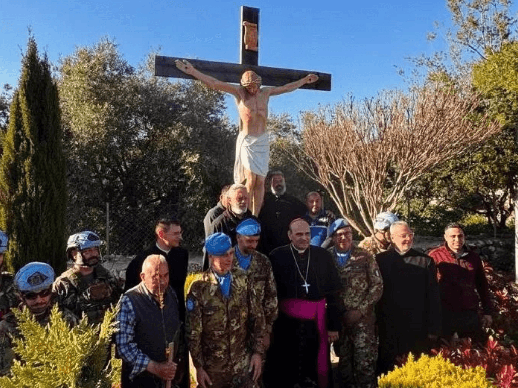 Liban: włoscy żołnierze zastąpili zniszczoną figurę Jezusa