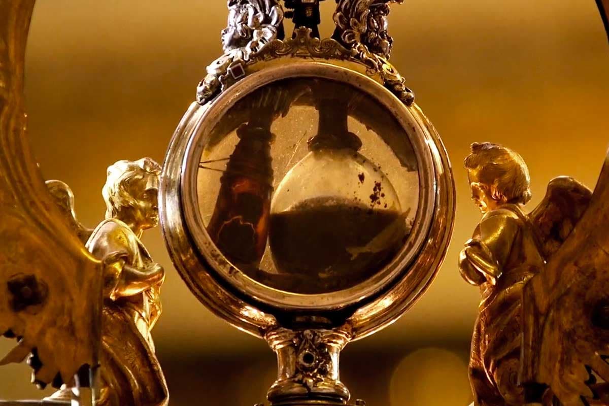 Szlakiem świętych: Święty January i znak krwi