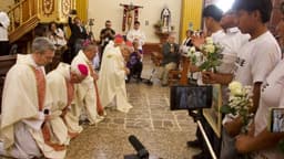 Peru: kardynałowie i biskupi uklękli przed rolnikami – ofiarami Sodalicio