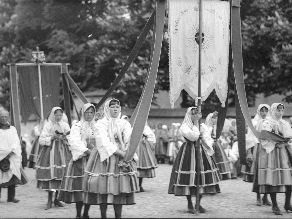 Boże Ciało – procesje, kwiatowe dywany i Jezus Eucharystyczny