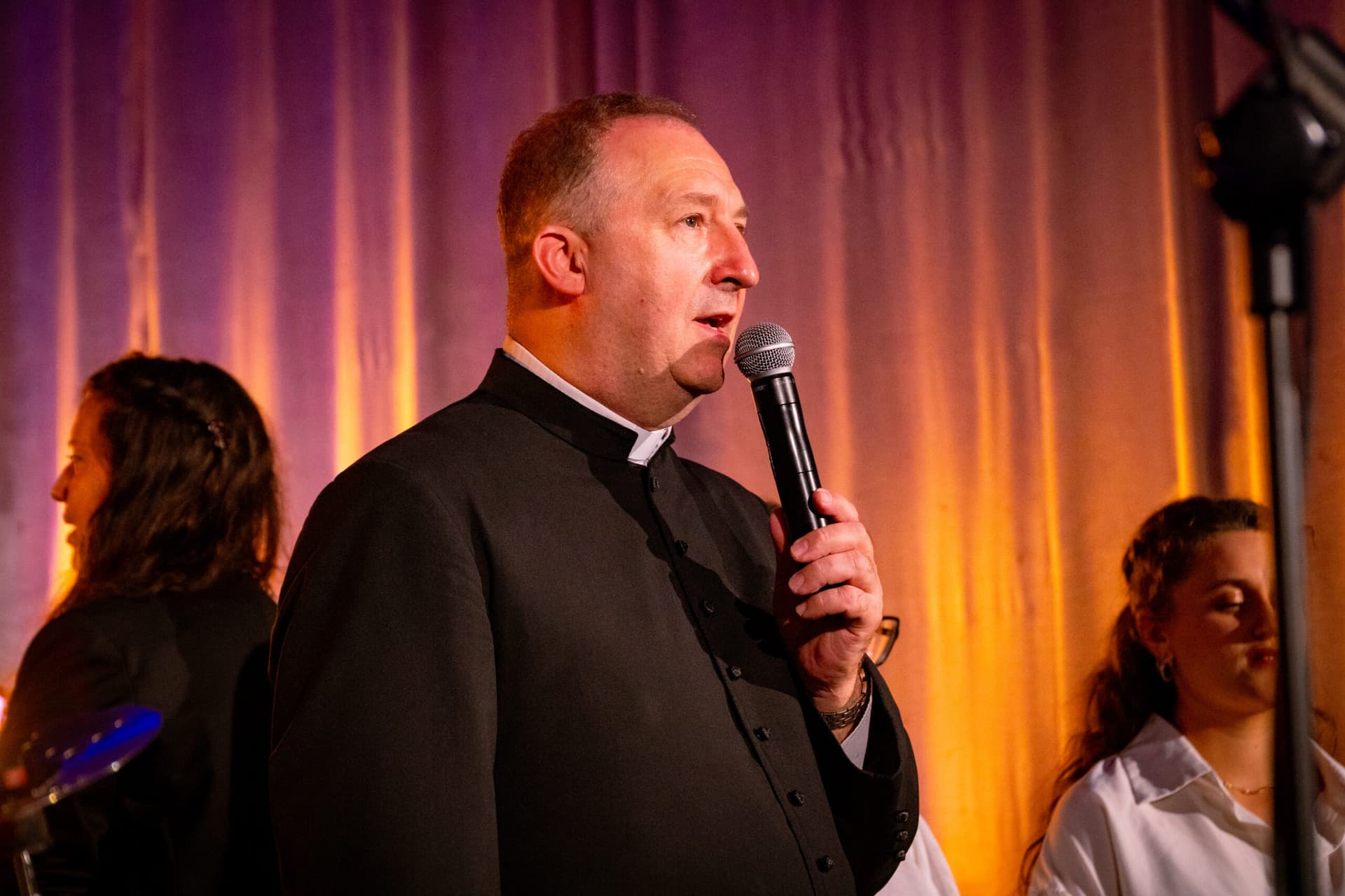 „Kościół młodych żyje”. Setki stypendystów Fundacji Dzieło Nowego Tysiąclecia spotkały się w Płocku