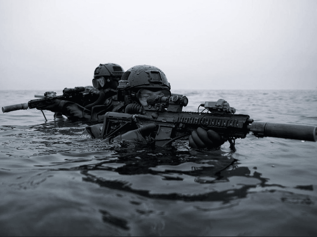 „Najlepsi. Cichociemni. GROM” – wystawa, która łączy dwie historie w jedną opowieść