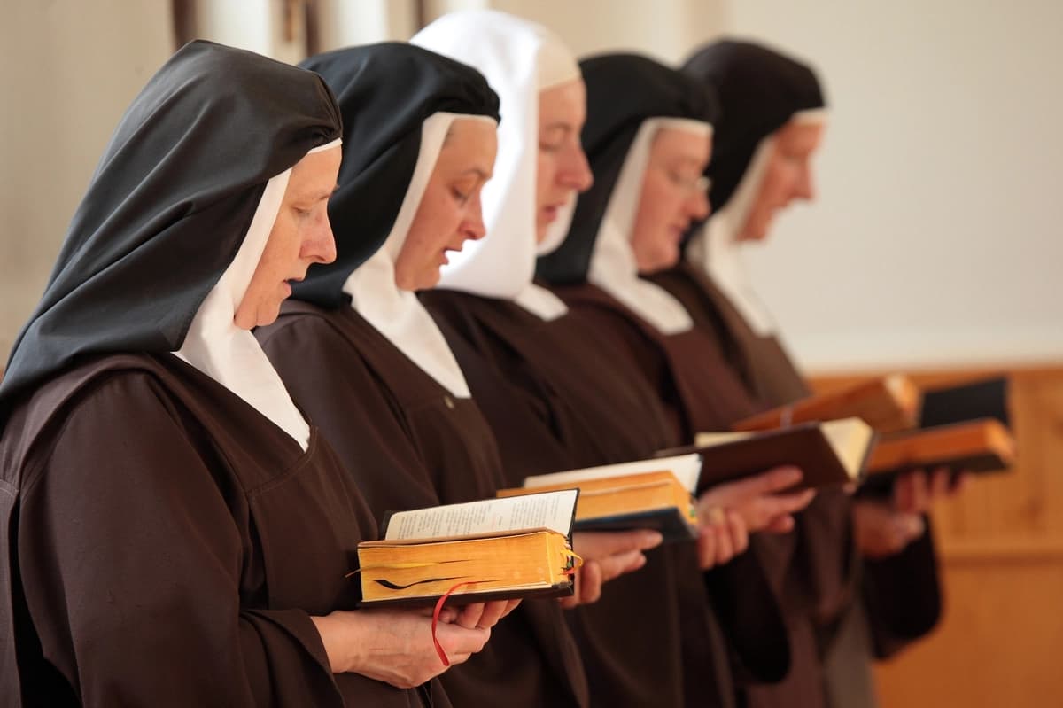 Cicha i wierna obecność. Dlaczego modlitwa kontemplacyjna jest u serca Kościoła?