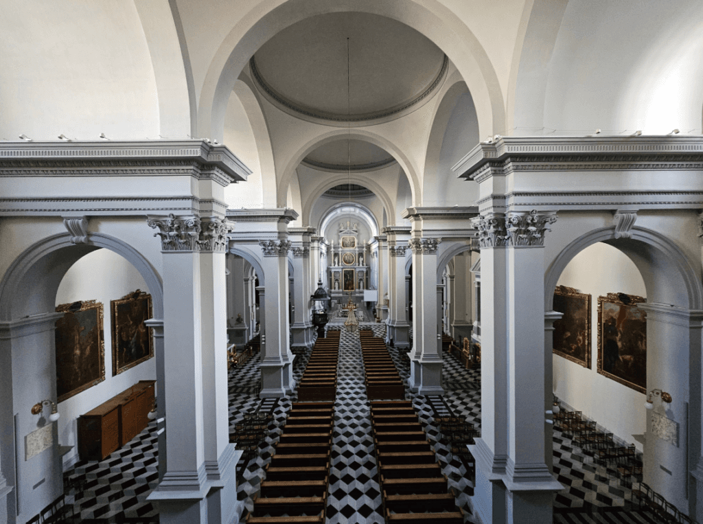 Przystanek: cisza w sercu Warszawy. Parafia Wszystkich Świętych zaprasza