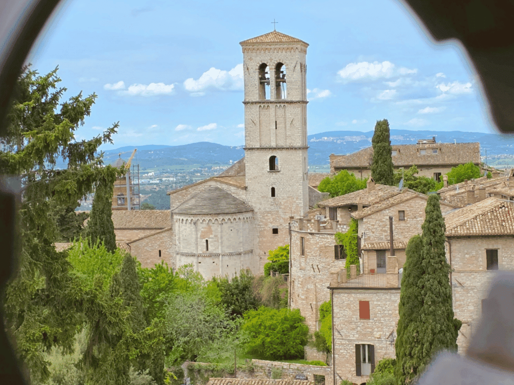 Asyż – miasto pokoju i duchowej przemiany: świadectwa pielgrzymów