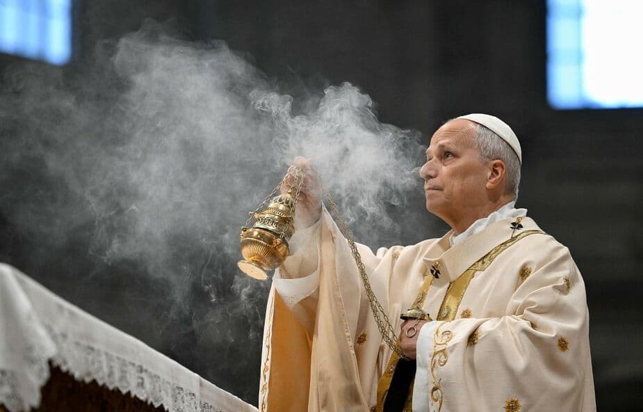 Leon XIV. Uświęcająca siła tej nocy, rozprasza nienawiść, usposabia do zgody i ugina potęgi