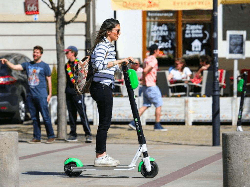 Hulajnogi elektryczne to plaga. Rośnie liczba wypadków i kolizji
