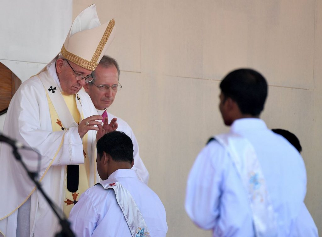 Franciszek udzielił święceń kapłańskich w Bangladeszu