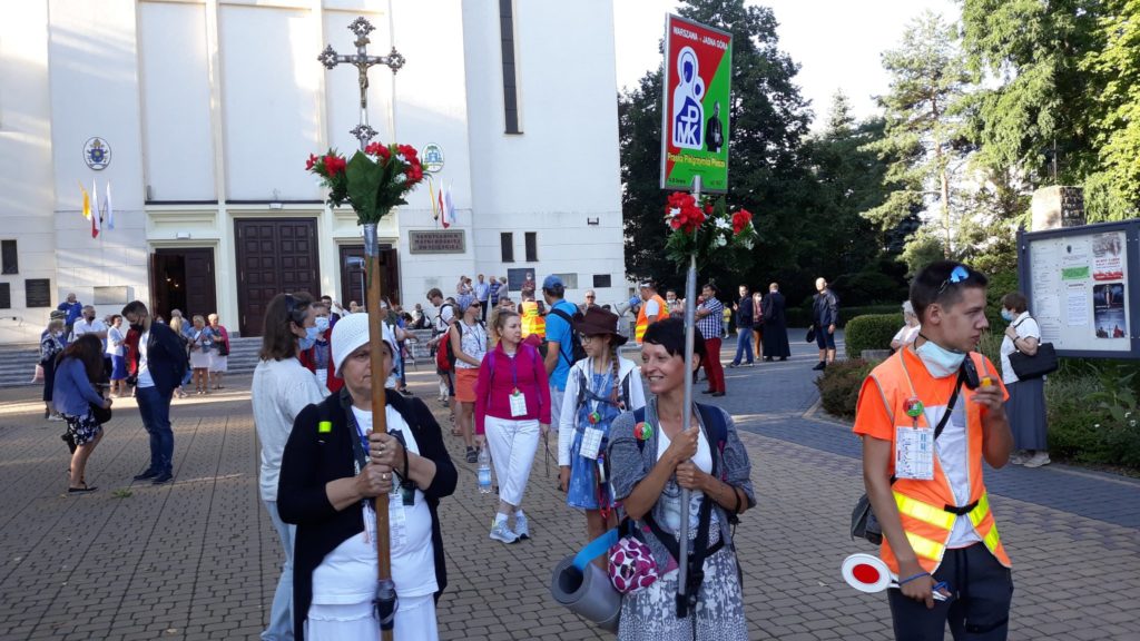 Mimo ograniczeń odważnie pielgrzymują!