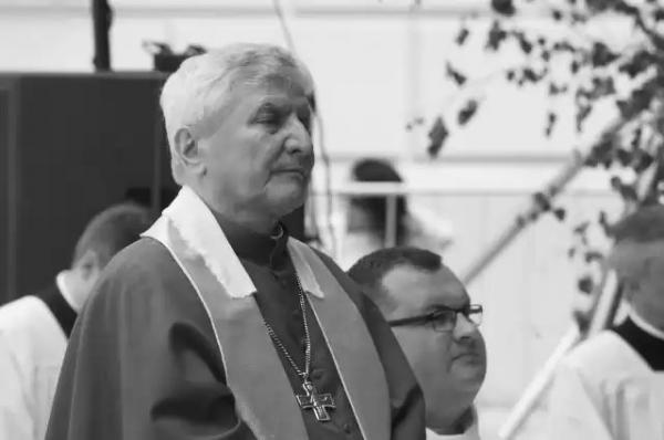 Komunikat diecezji kaliskiej w związku ze śmiercią bp Edwarda Janiaka
