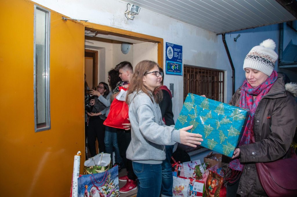 Zgłoszenia potrzebujących do „Wirtualnej choinki”