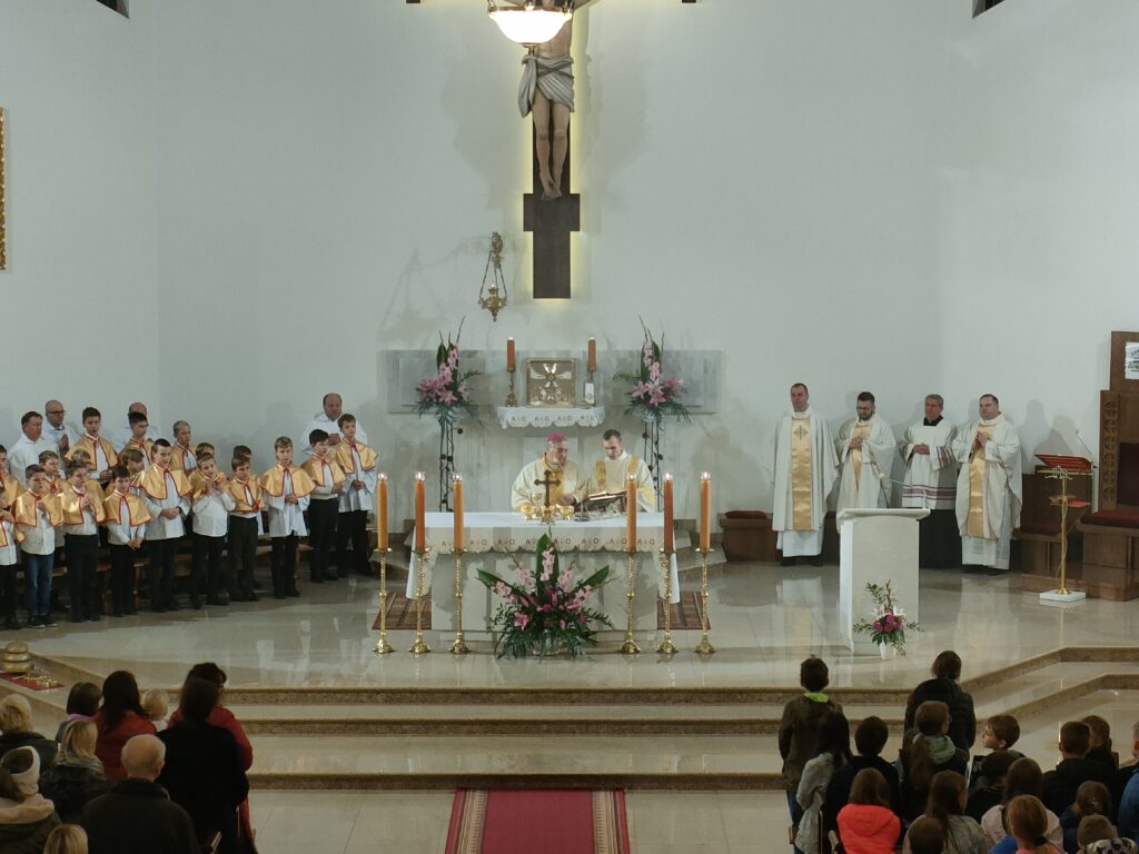 Abp Salvatore Pennacchio: bł. Carlo nazywał Eucharystię autostradą do nieba