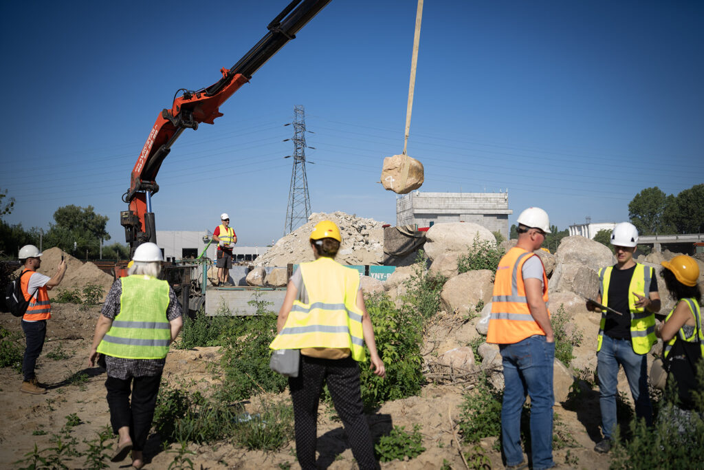 Budowlańcy natknęli się na kamienie sprzed milionów lat