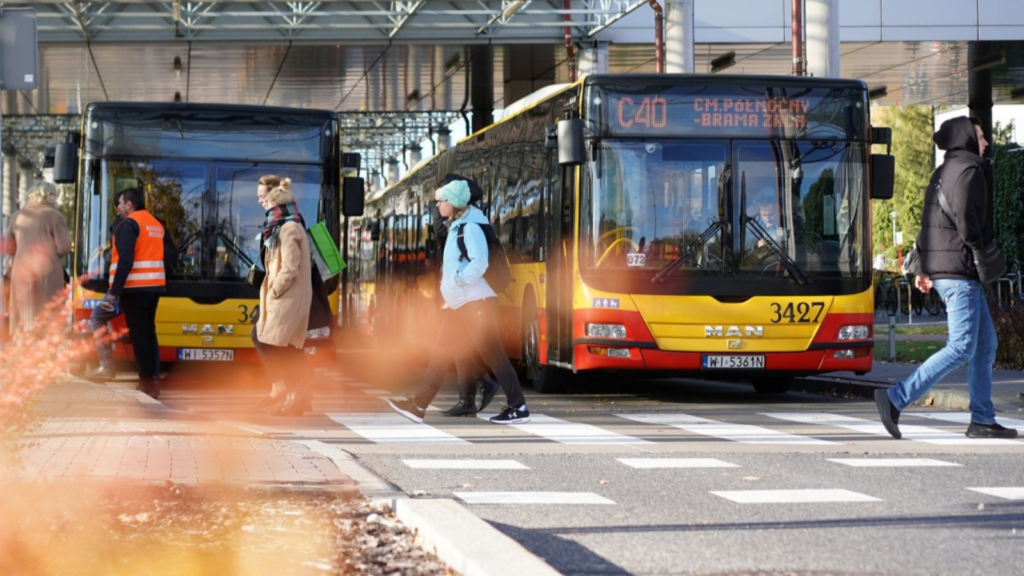 Na cmentarze najlepiej autobusem. 27 linii „C” będzie kursować w Warszawie