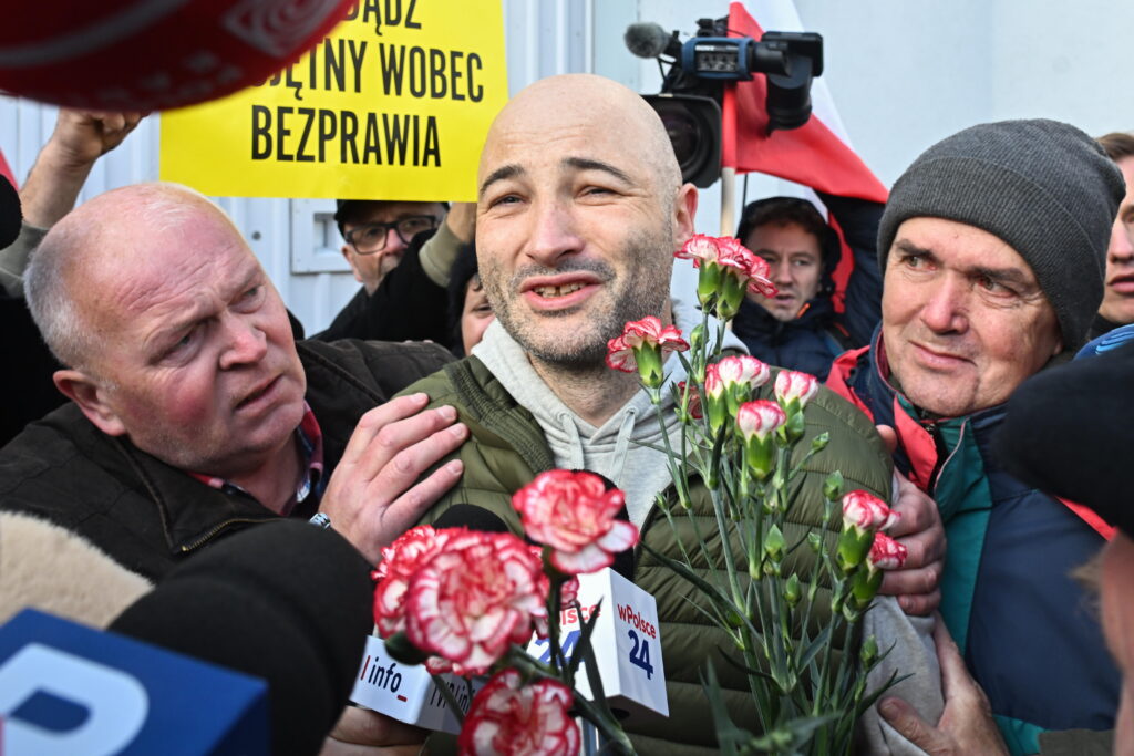 Ksiądz Michał Olszewski wyszedł z aresztu!