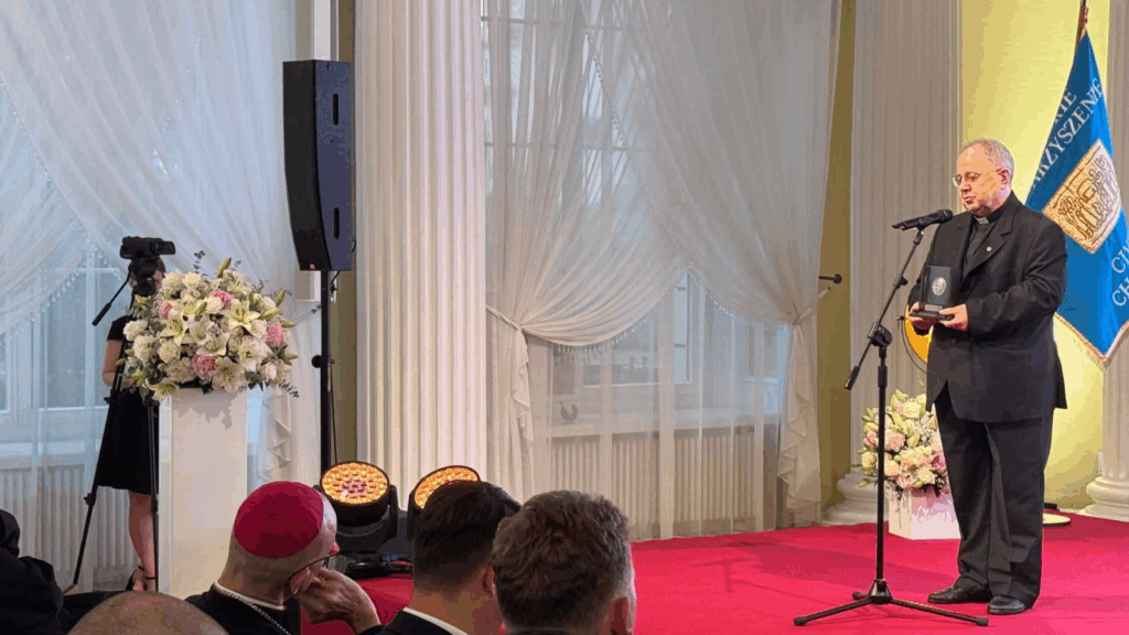 Nagroda Civitas Christiana dla ks. Szpakowskiego Nagroda Civitas Christiana dla ks. Szpakowskiego